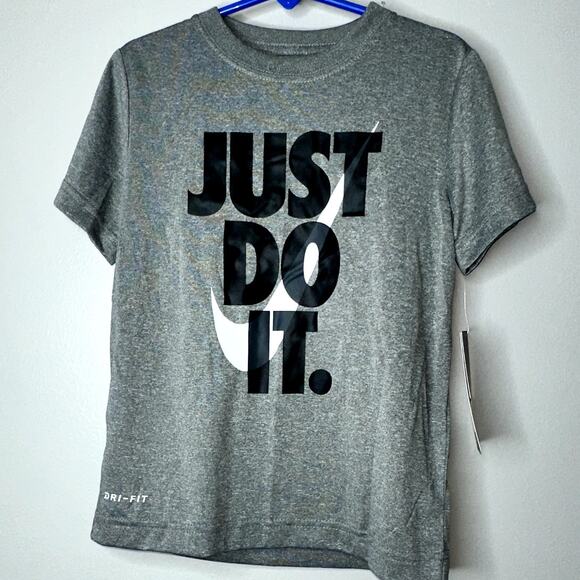 Nike Short Set Boys Size 6 Gray Short Sleeve Swoosh Black Shorts Athletic NWT - Picture 1 of 7